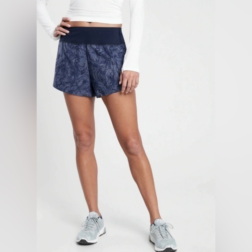 NWOT Athleta Printed Run With It 3.5", Fluidity Medieval Shorts - XS